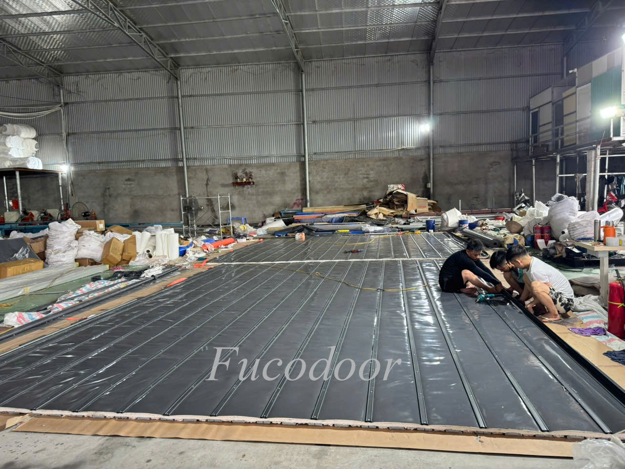 Công ty Fuco là doanh nghiệp chuyên sản xuất, kinh doanh và lắp đặt: cửa cuốn chống cháy 1 lớp, cửa cuốn chống cháy 2 lớp, cửa cuốn chống cháy,